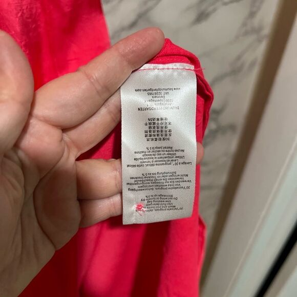 Baum Und Pferdgarten Pink Satin
Crinkle Sleeveless Draped Back Amami
Midi Dress - Picture 6 of 11